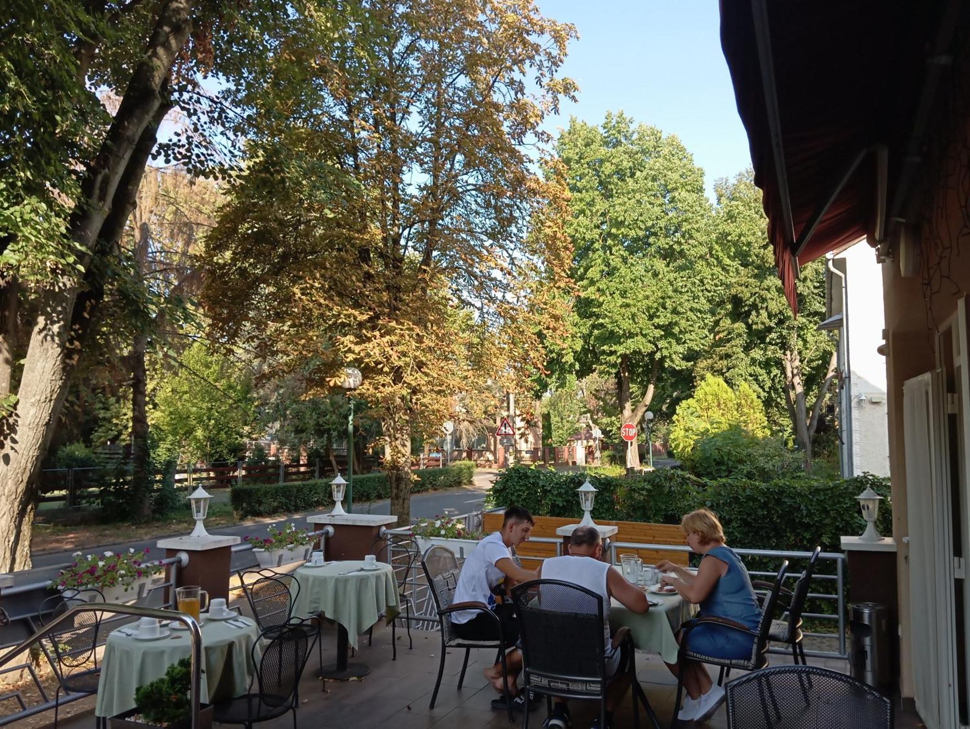 Hotel Pavai Hajduszoboszlo Luaran gambar